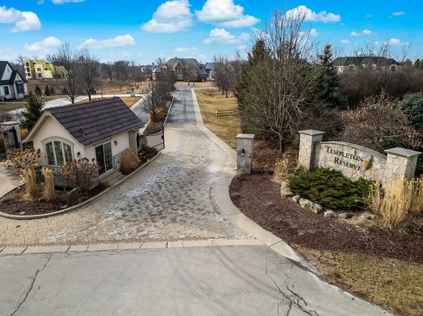 5 Templeton Dr, Oak Brook, IL 60523