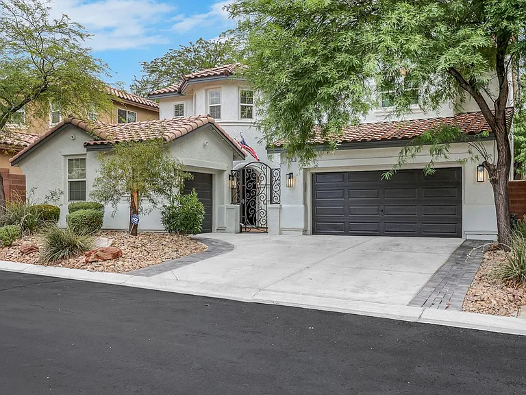 10345 Grizzly Creek St — Photo 2