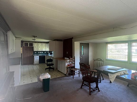 3rd image of 121 Russell Dr