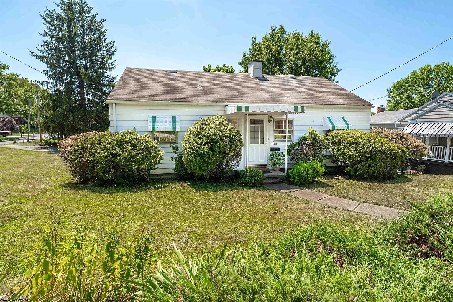 3233 University Ave photo 1