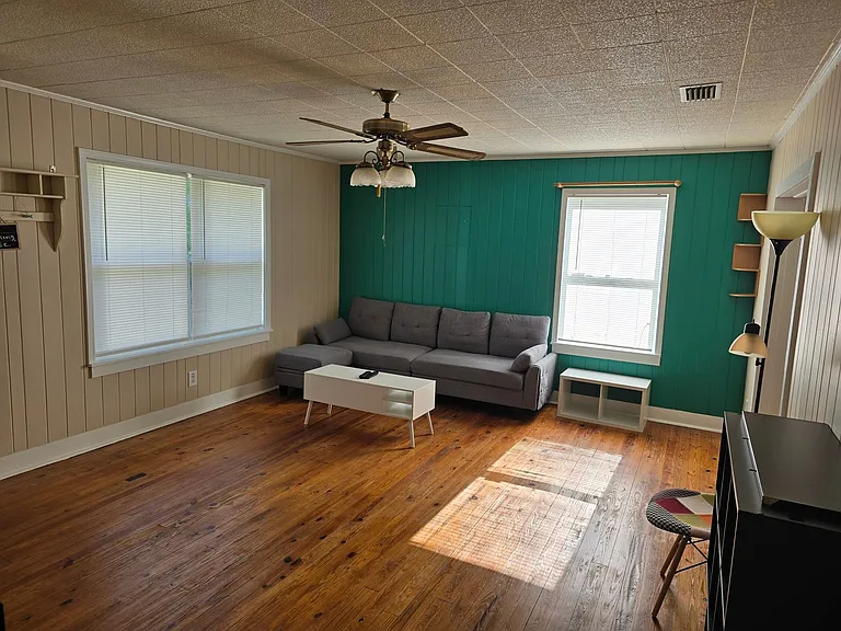 447 W 6th Ave — Photo 27