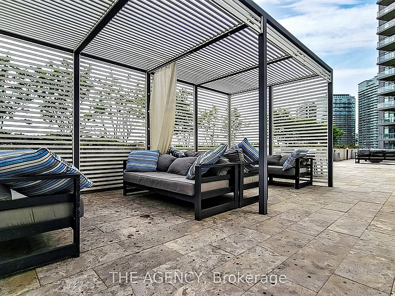 10 Park Lawn Rd #LPH09 — Photo 30