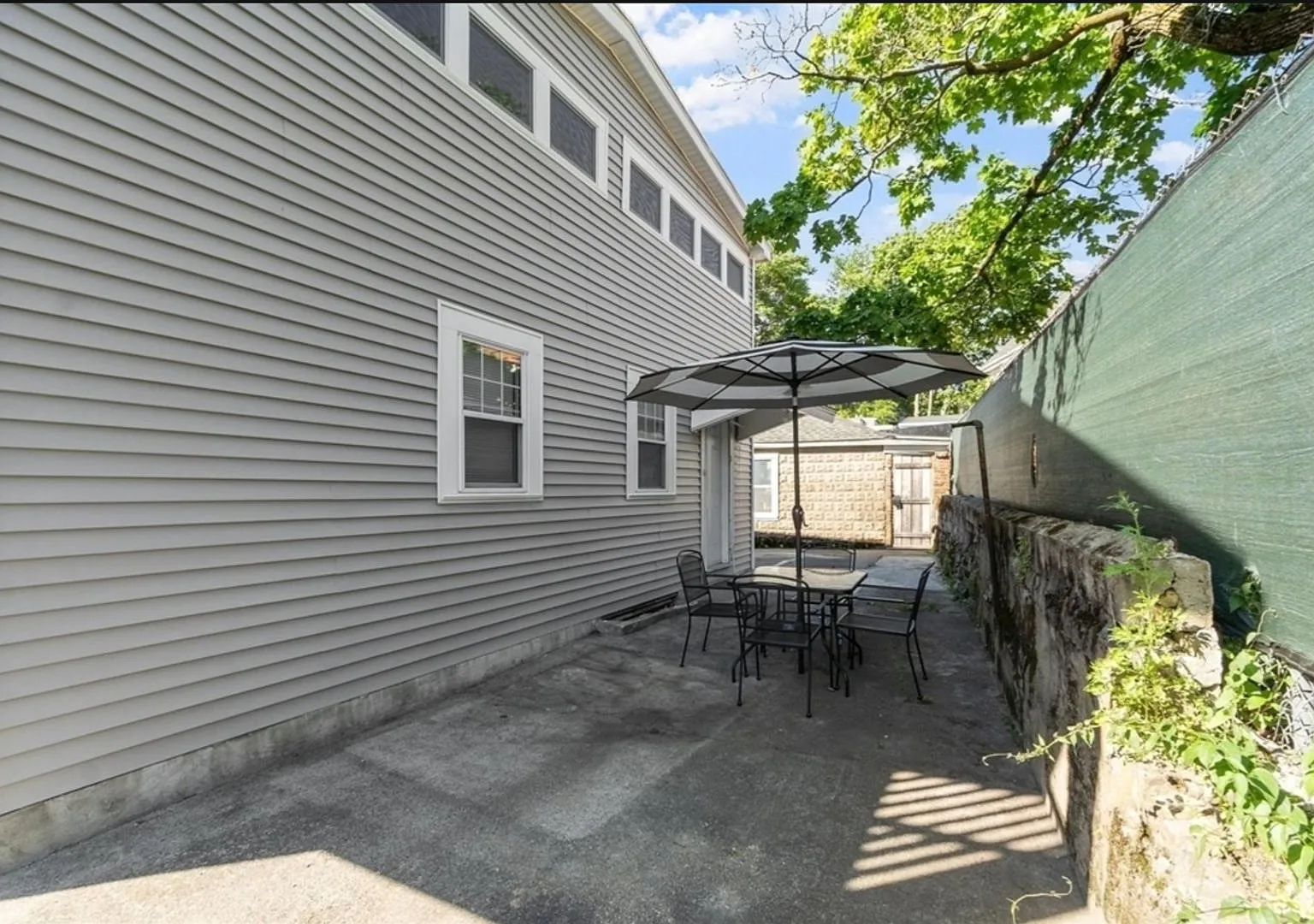 Spacious 3 BR 1 Bath in Dedham — Photo 3