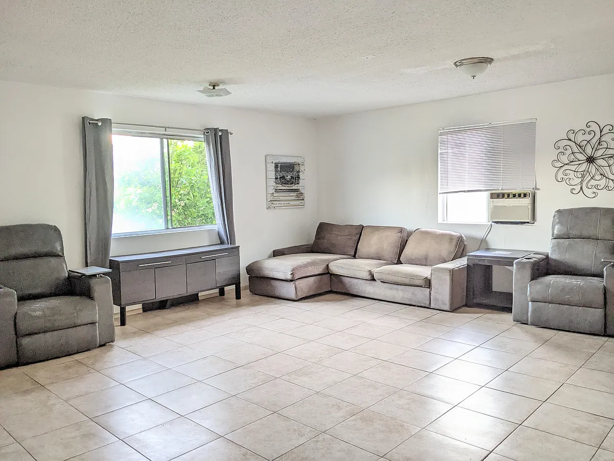 Building Photo - 133 E Avenue 32 #2