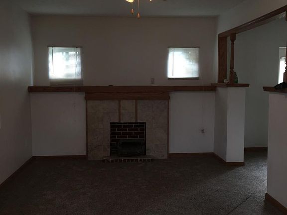 5th image of 472 Hillwood Dr