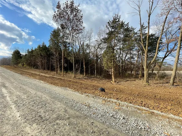 2 Lone Cedar Trl, New London, MO 63459