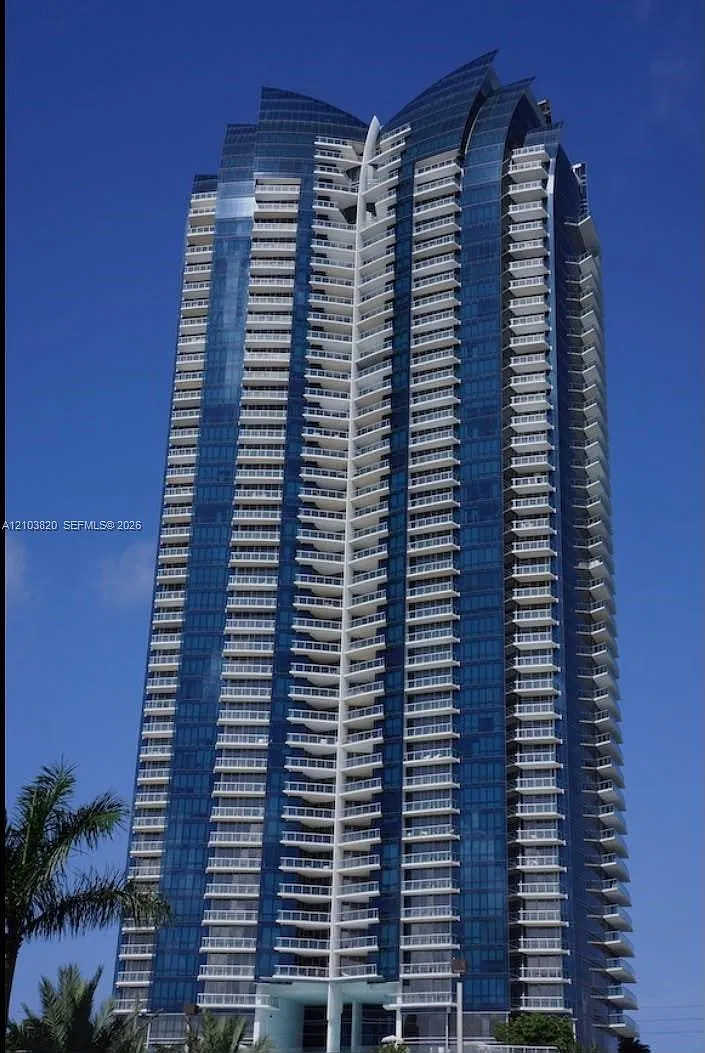 Jade Ocean Condo — Photo 2