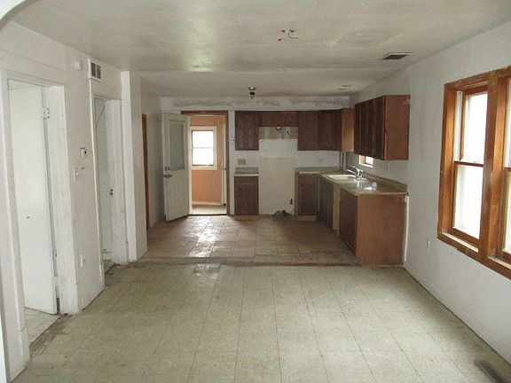 5th image of 117 Hyde Park Ave