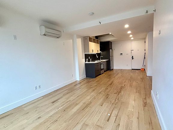 4th image of 200 Linden Blvd #6R