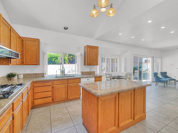 4th image of 28710 Persimmon Ln
