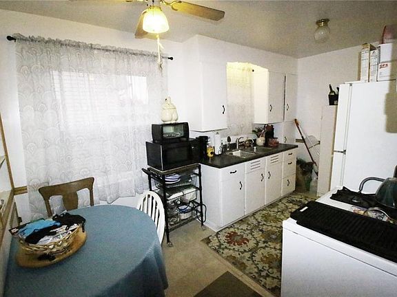 3rd image of 3223 Wilson St