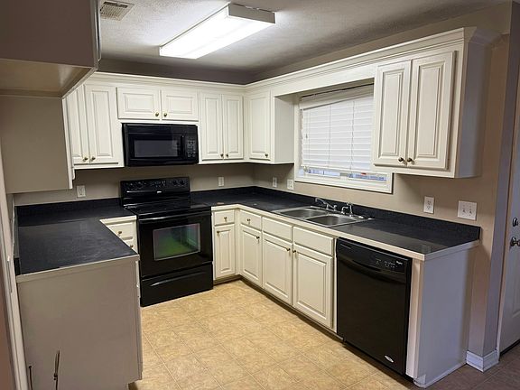 4th image of 122B Richmond Trl NE #B