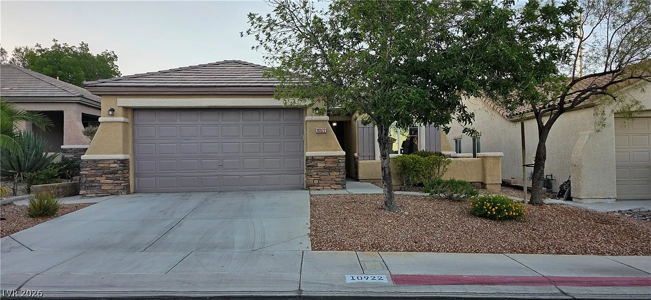 3 bed, 2.0 bath, 1885 sqft, $2,350 — Photo 1