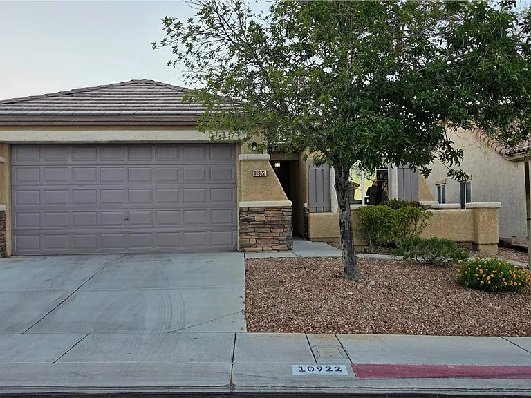 10922 Moonbeam Glow Ln — Photo 1