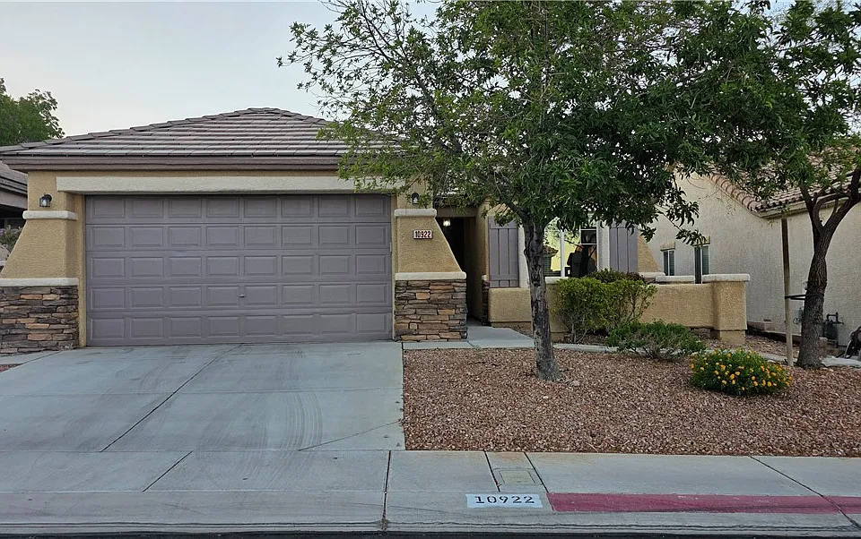 10922 Moonbeam Glow Ln