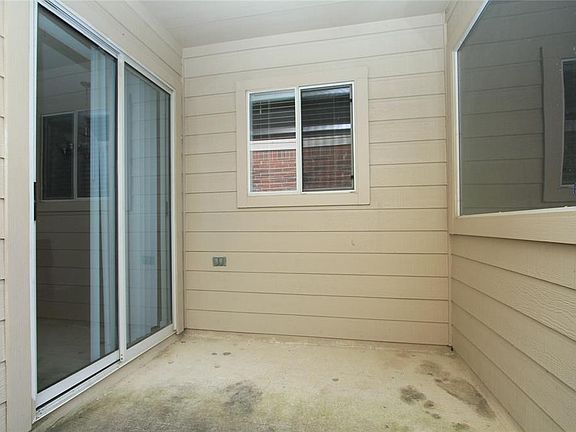 4th image of 12218 Glen Crossing Cir