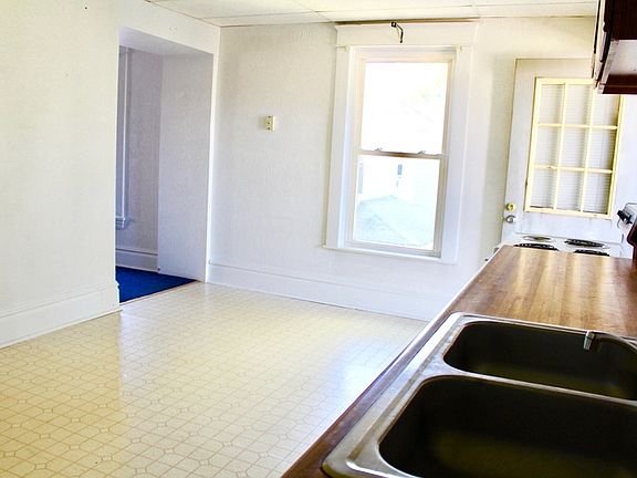 3rd image of 407 Lawson Ave #2