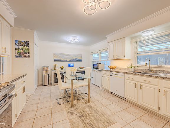 5th image of 660 Versailles Cir Unit E