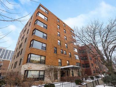 525 W Aldine Ave APT 202, Chicago, IL, 60657