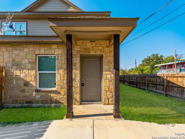 401 AUBREY ST, Natalia, TX 78059