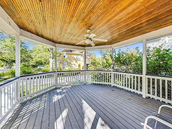 3rd image of 3122 Wilmette Ave