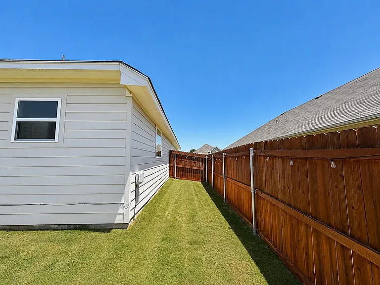 8117 Smoke Creek Ln — Photo 40
