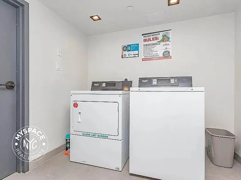 1052 Dean St #5D — Photo 6