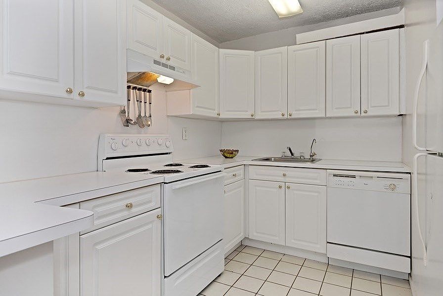 1st image of 905 166th St APT 3C