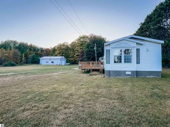 5733 Six Mile Lake Rd, East Jordan, MI 49727