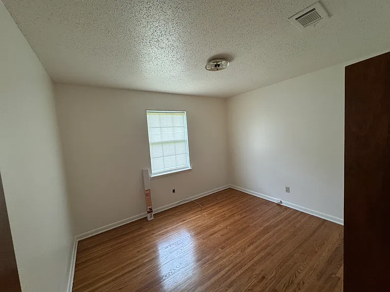 1234 Twin Lakes Dr — Photo 3