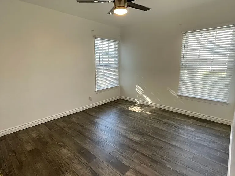 Dixon Delano Apartments — Photo 12