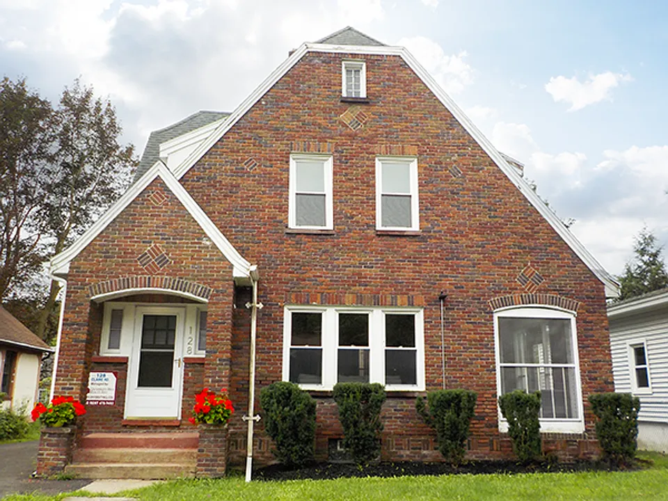 128 Claire Rd