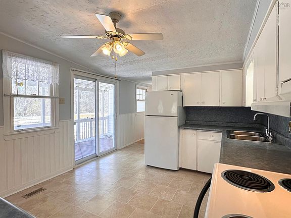 5th image of 101 William Wile Rd