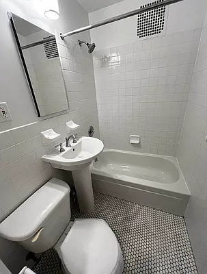 Rented by Salon Realty Corp | media 8