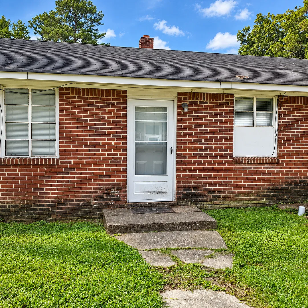 Charming 2-Bedroom Home in a Convenient Columbia Location! — Photo 1