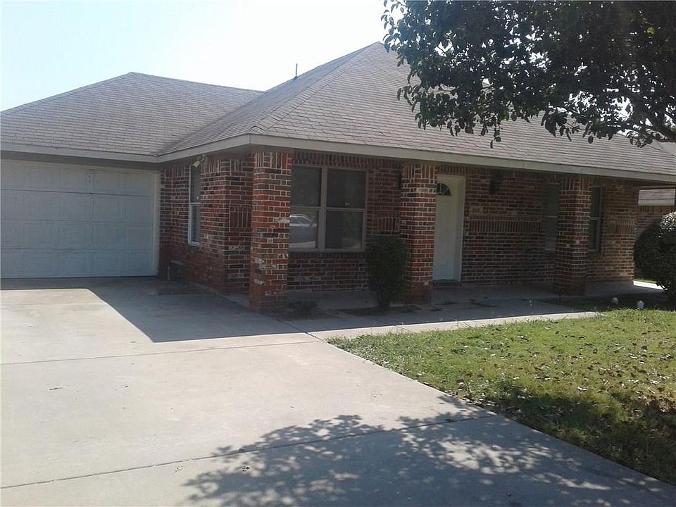 2nd image of 808 W Laramie Ln