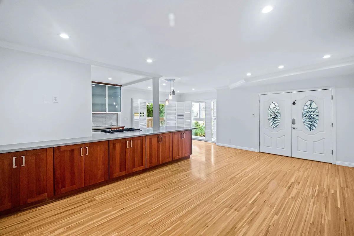 Building Photo - 332 S Rexford Dr #1