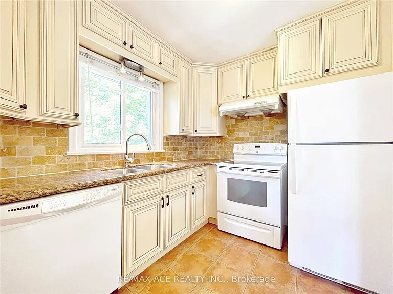 246 Horsham Ave #MAIN — Photo 8
