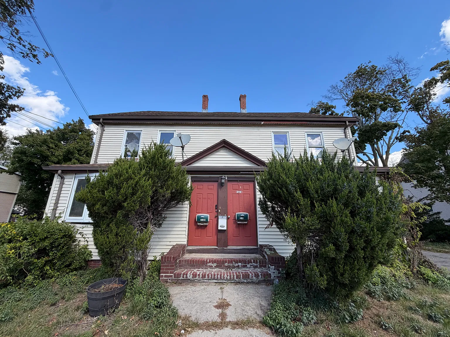 4 bed, 1.5 bath, $3,650 — Photo 1