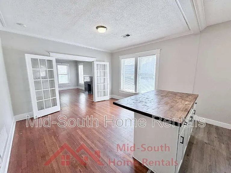 1956 Lamar Ave — Photo 8