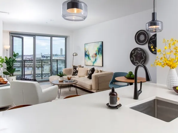 375 Canal St #1008, Somerville, MA 02145