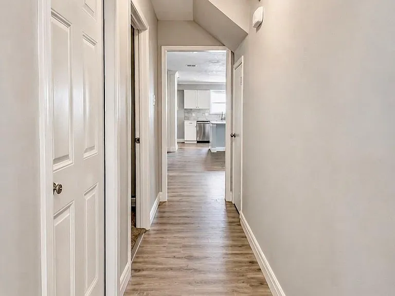 14011 Wickersham Ln — Photo 13