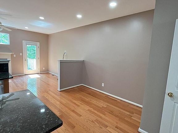 5th image of 225 Yorktown Ct