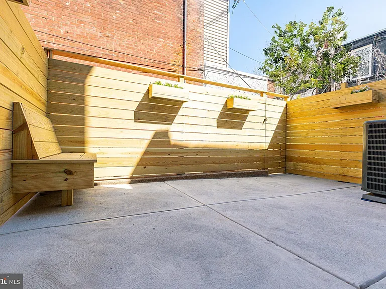 2925 W Master St — Photo 37