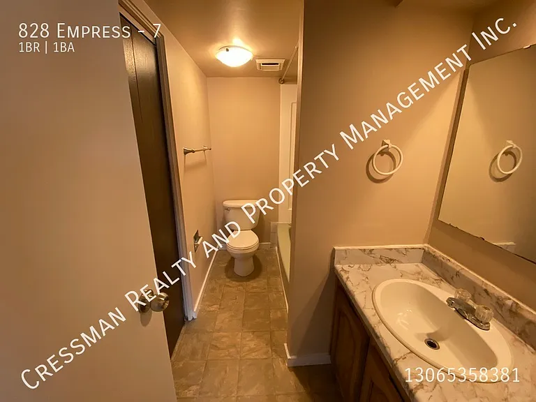 828 Empress St #7 — Photo 5