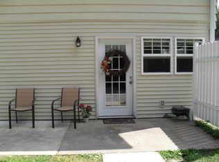 109 Village Dr APT 3, Carbondale, IL 62902