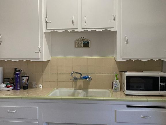 5th image of 11666 Magnolia Blvd Unit 9