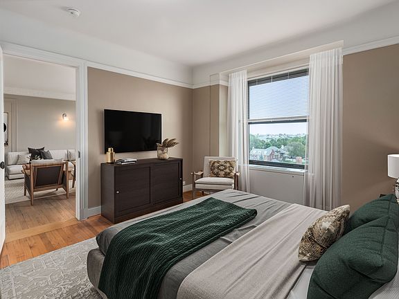 4th image of 15 E Kirby St APT 701