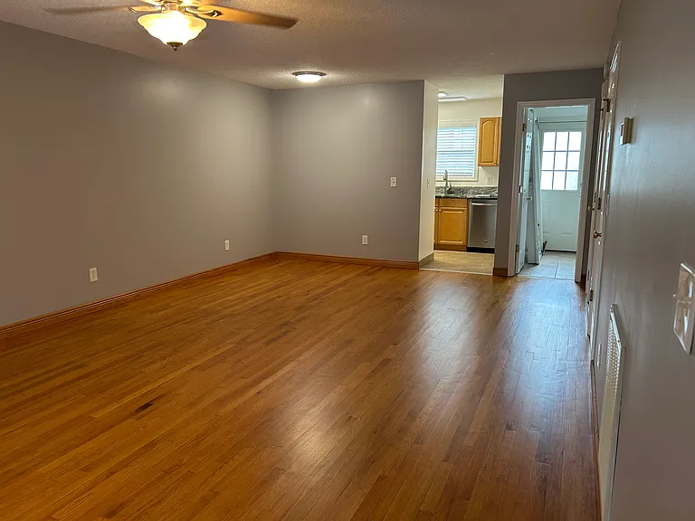 303 Walnut St — Photo 4