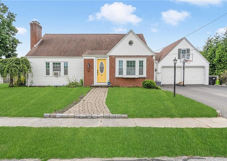 1st image of 20 Maywood Dr